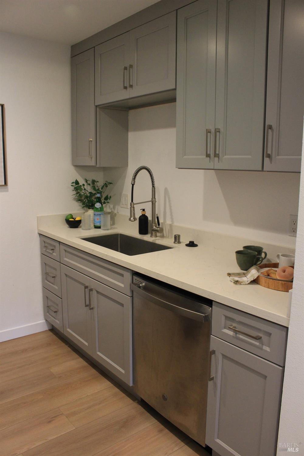 Detail Gallery Image 4 of 22 For 1347 Southwest Blvd #F,  Rohnert Park,  CA 94928 - 1 Beds | 1 Baths