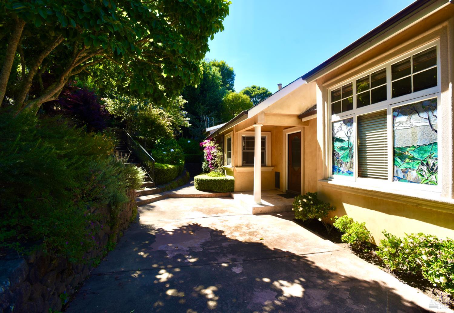 Detail Gallery Image 7 of 65 For 189 Morning Sun Ave, Mill Valley,  CA 94941 - 4 Beds | 3 Baths