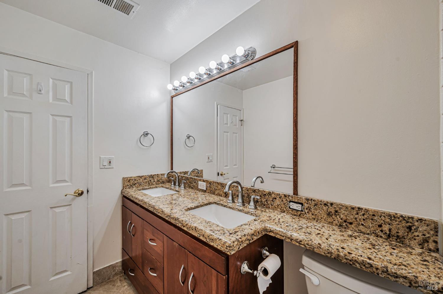 Detail Gallery Image 30 of 43 For 55 Park Cir, Sausalito,  CA 94965 - 4 Beds | 2/1 Baths