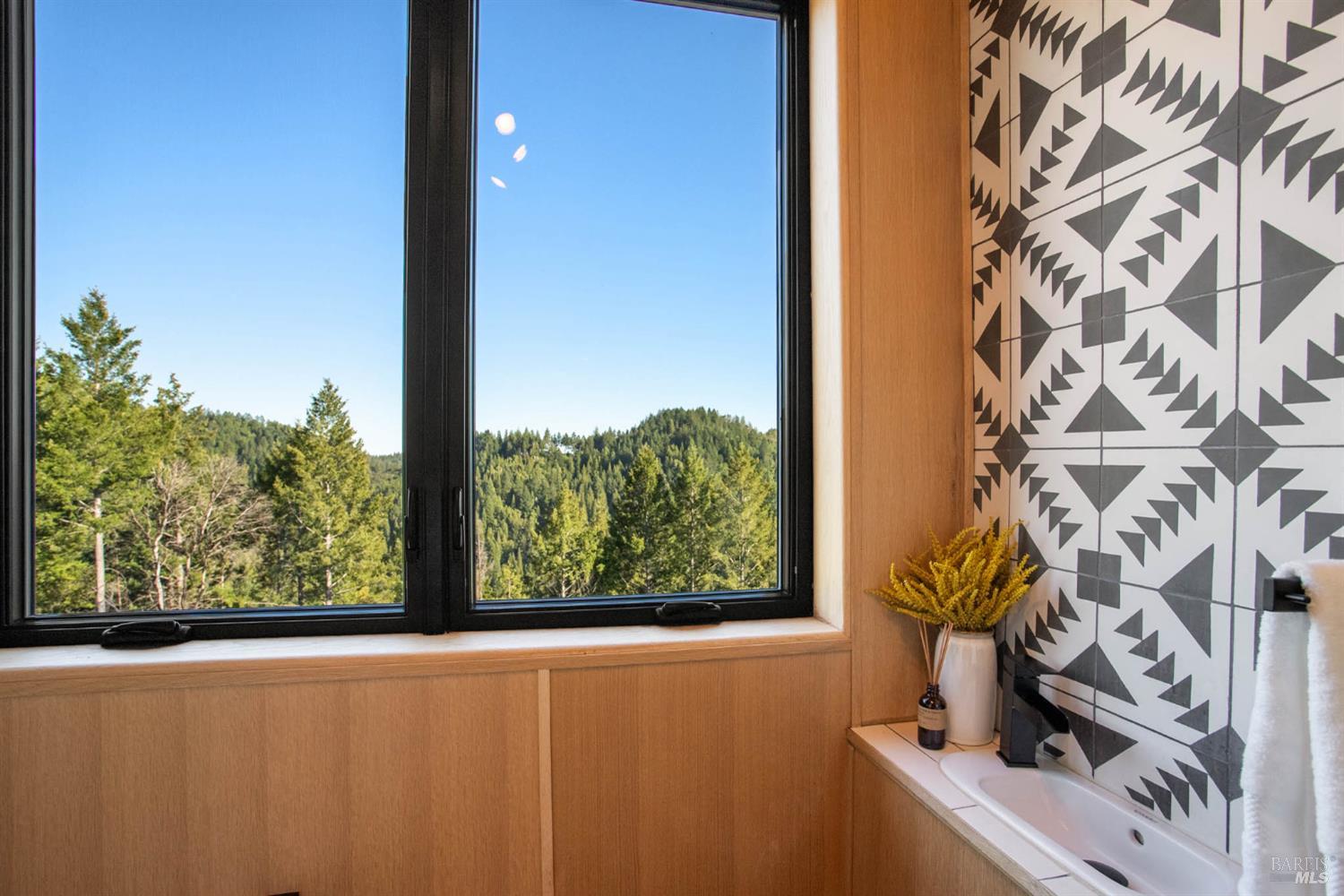 Detail Gallery Image 29 of 55 For 18200 Sweetwater Springs Rd, Guerneville,  CA 95446 - 3 Beds | 3 Baths