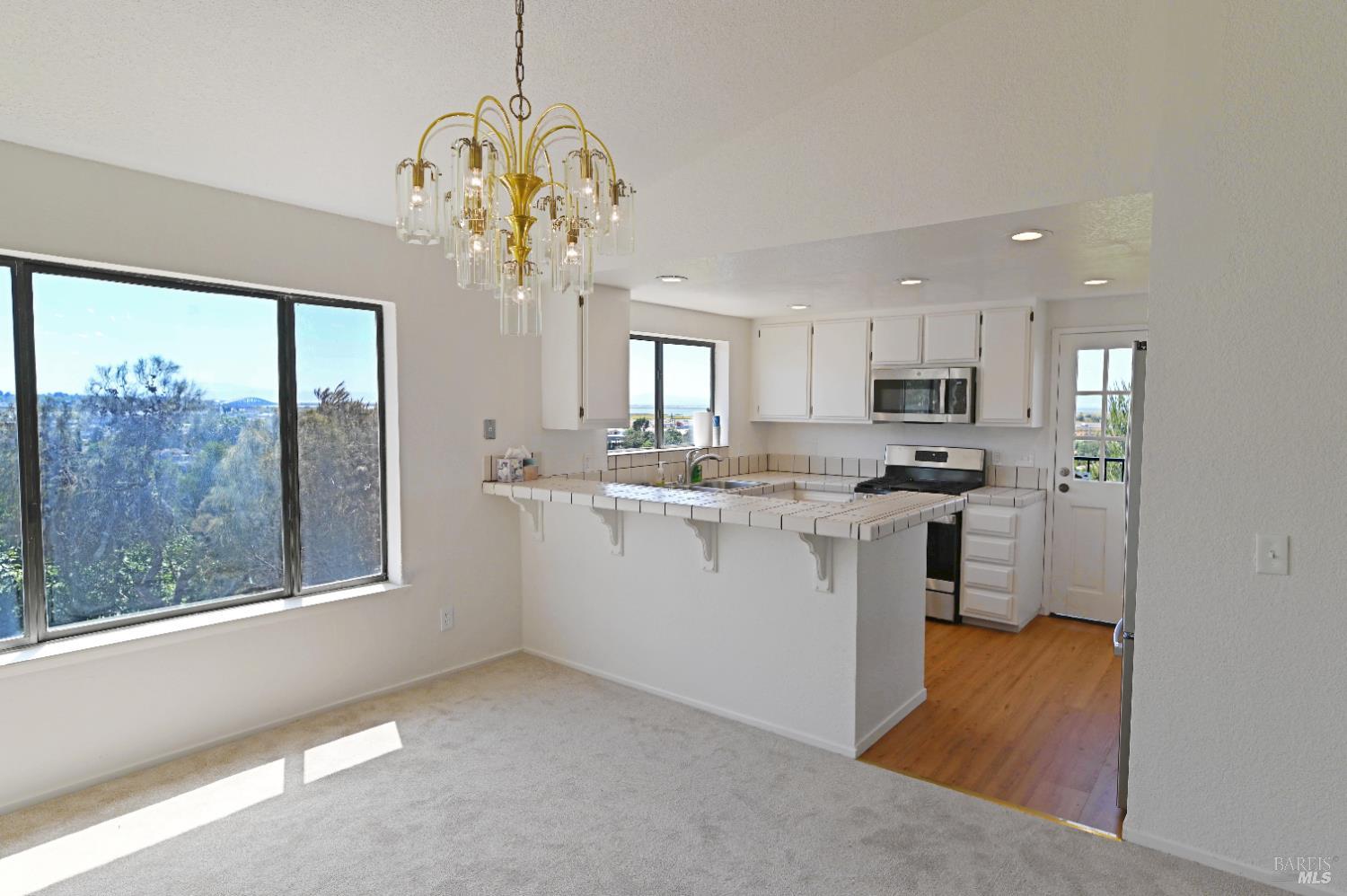 Detail Gallery Image 9 of 40 For 135 Pecan Ct, Vallejo,  CA 94589 - 4 Beds | 3 Baths