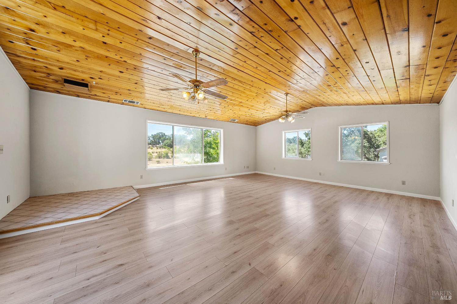 Detail Gallery Image 13 of 38 For 1046 Adams St, Lakeport,  CA 95453 - 3 Beds | 2 Baths