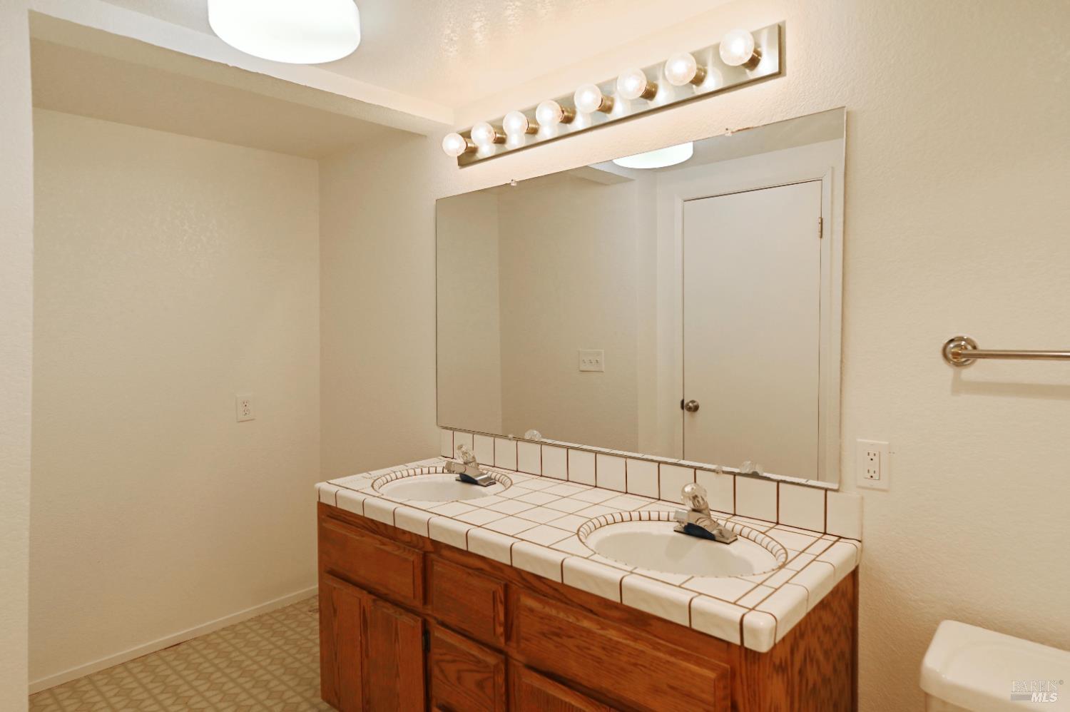 Detail Gallery Image 28 of 40 For 135 Pecan Ct, Vallejo,  CA 94589 - 4 Beds | 3 Baths