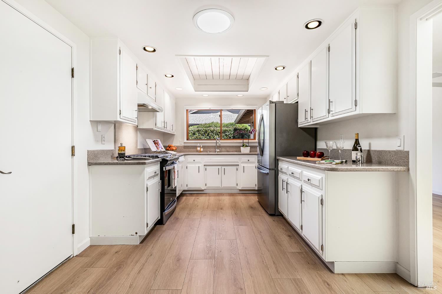 Detail Gallery Image 15 of 61 For 8850 Oak Trail Dr, Santa Rosa,  CA 95409 - 2 Beds | 2 Baths