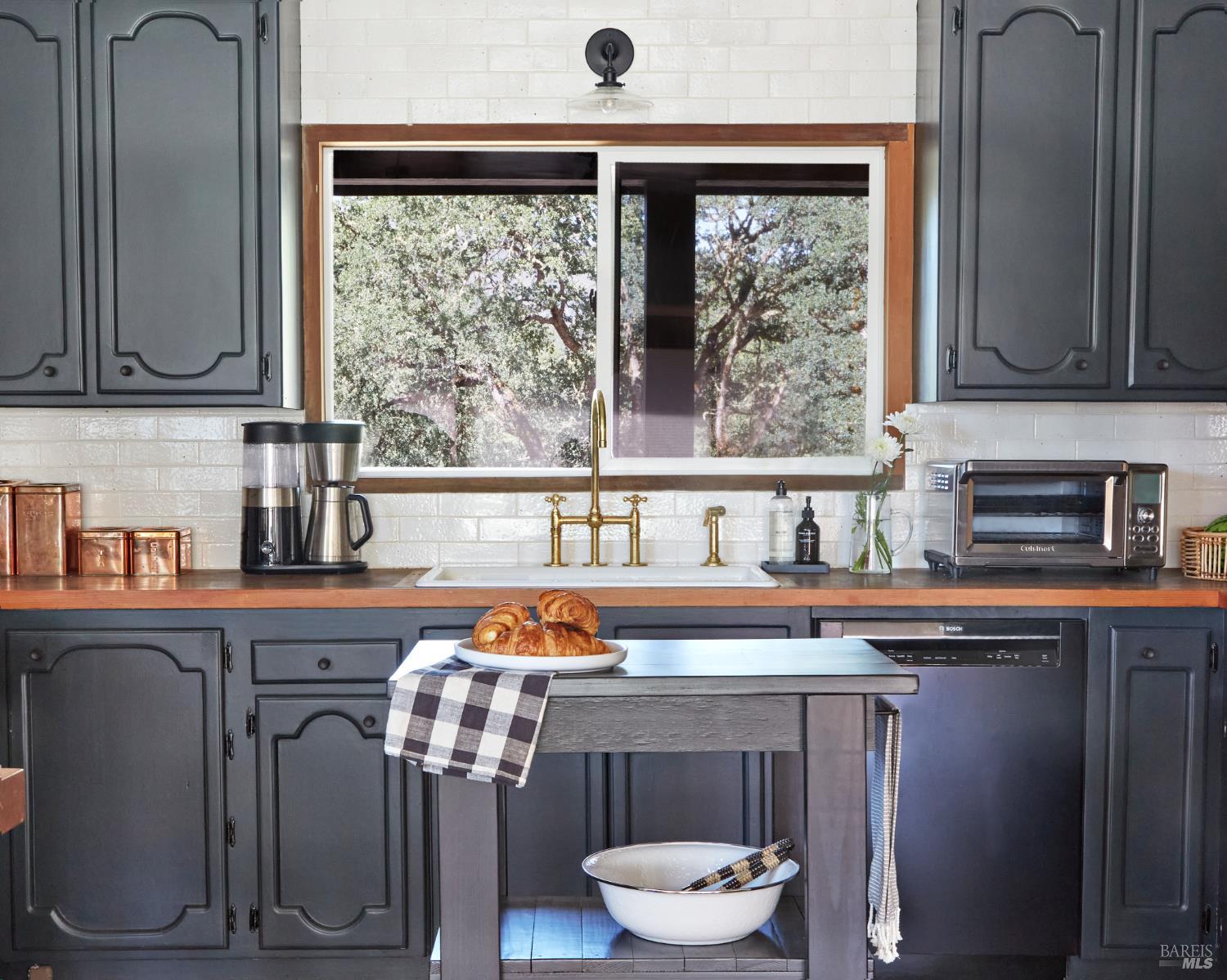 Detail Gallery Image 12 of 49 For 1251 University Rd, Hopland,  CA 95449 - 4 Beds | 2/1 Baths