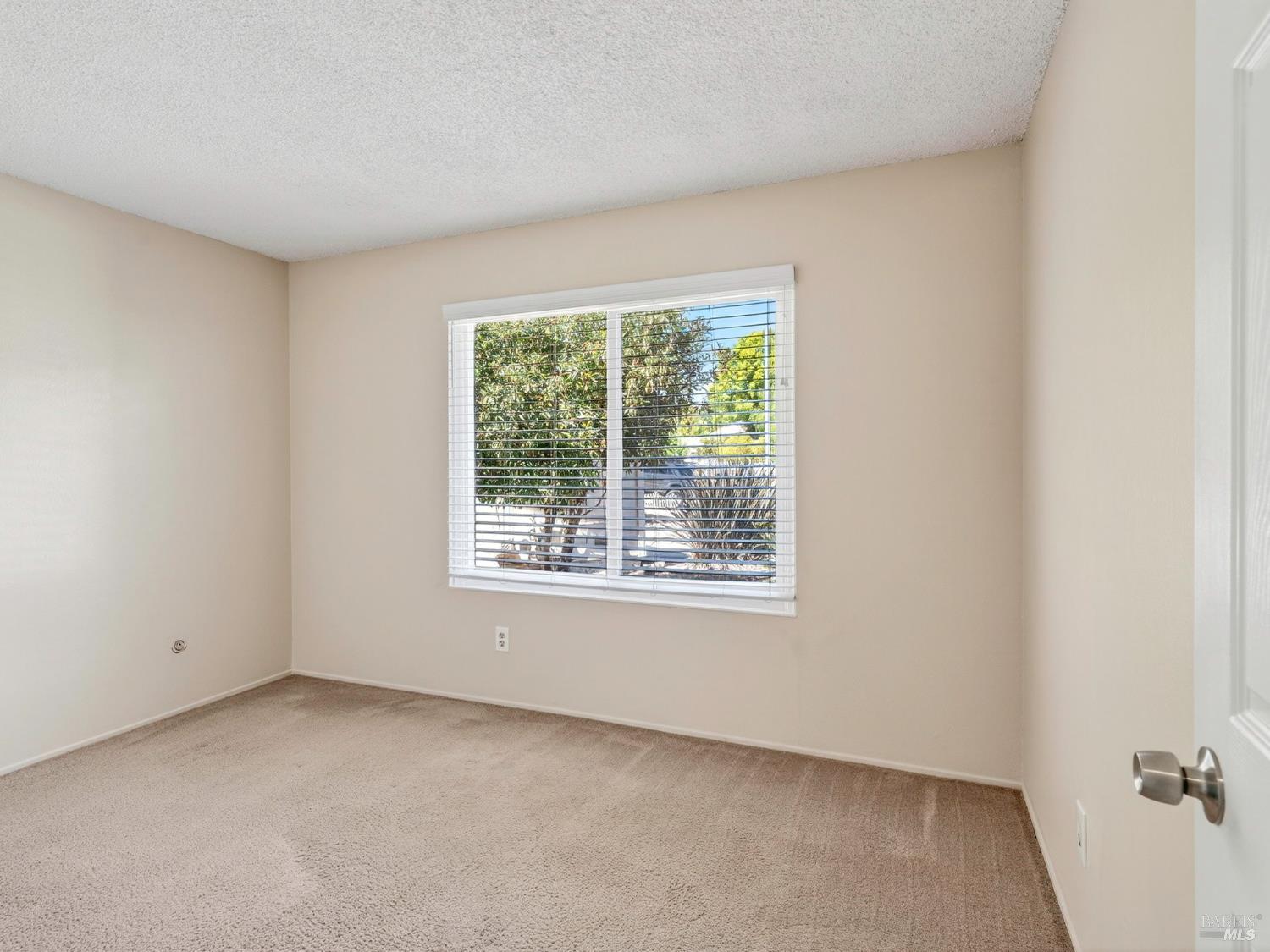 Detail Gallery Image 12 of 34 For 405 Simi Pl, Santa Rosa,  CA 95409 - 3 Beds | 2 Baths