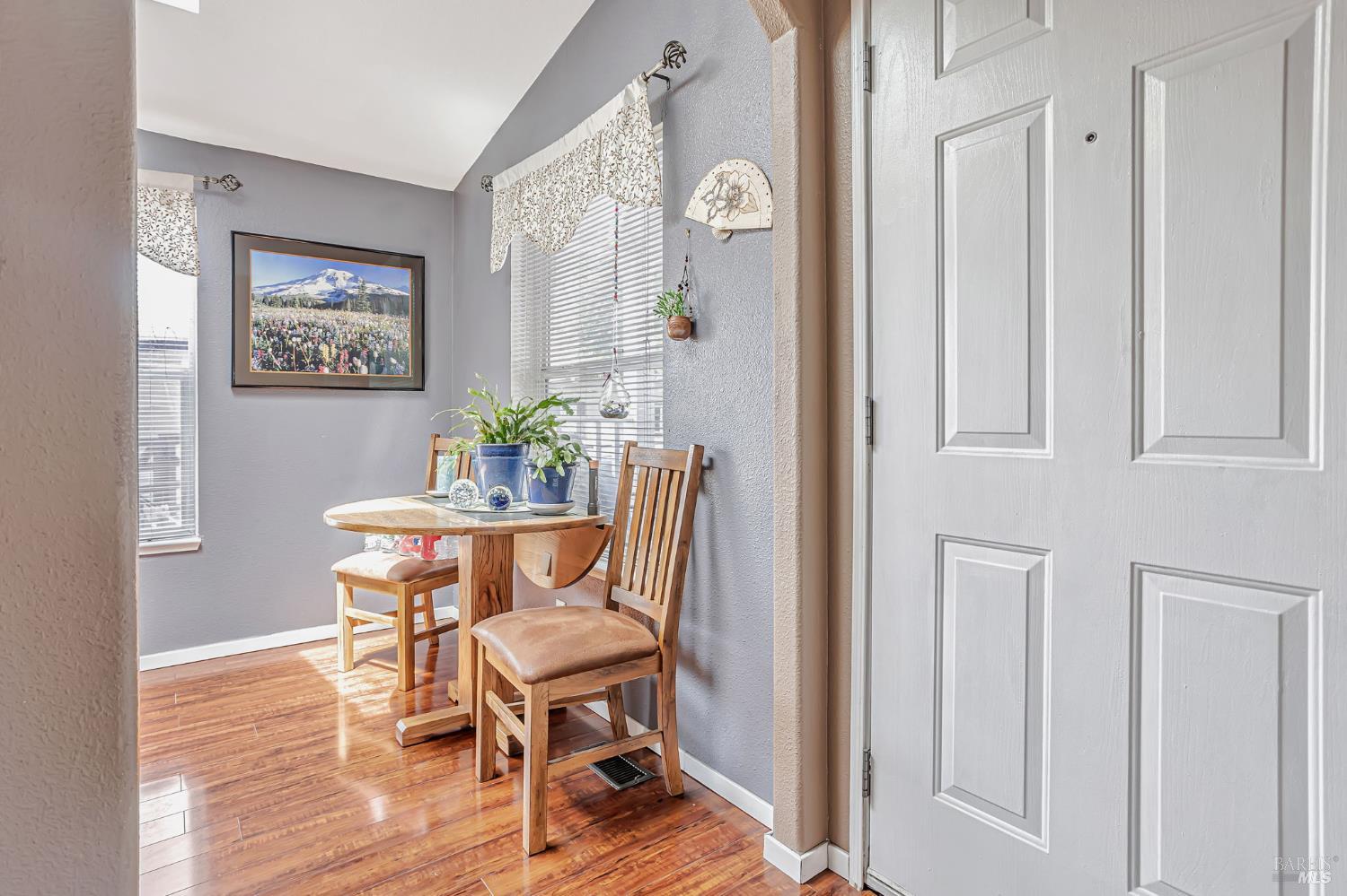 Detail Gallery Image 4 of 30 For 817 Corte Azul Ct, Rohnert Park,  CA 94928 - 4 Beds | 2 Baths