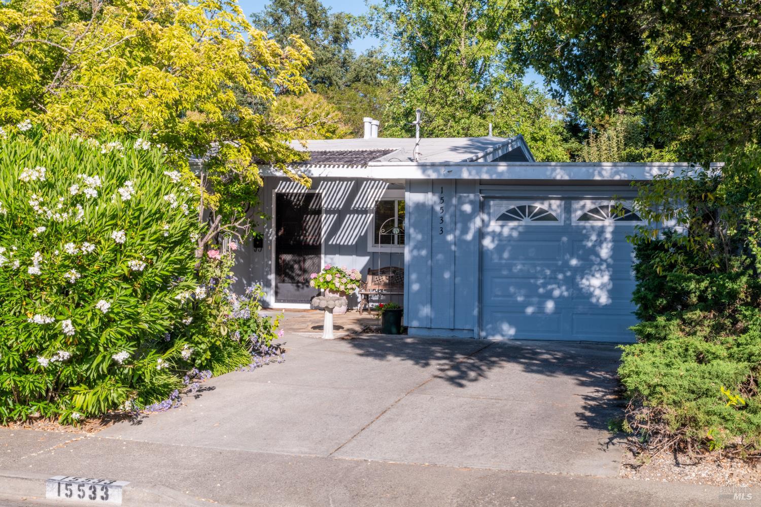 Detail Gallery Image 3 of 17 For 15533 Maplewood Dr, Sonoma,  CA 95476 - 3 Beds | 2 Baths