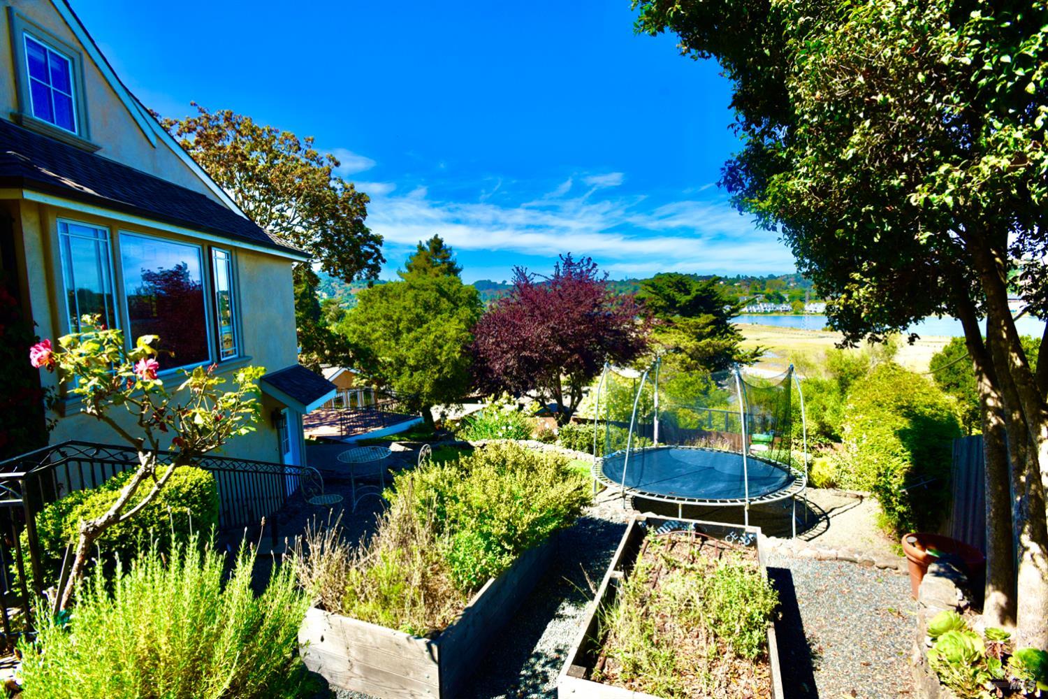 Detail Gallery Image 9 of 65 For 189 Morning Sun Ave, Mill Valley,  CA 94941 - 4 Beds | 3 Baths