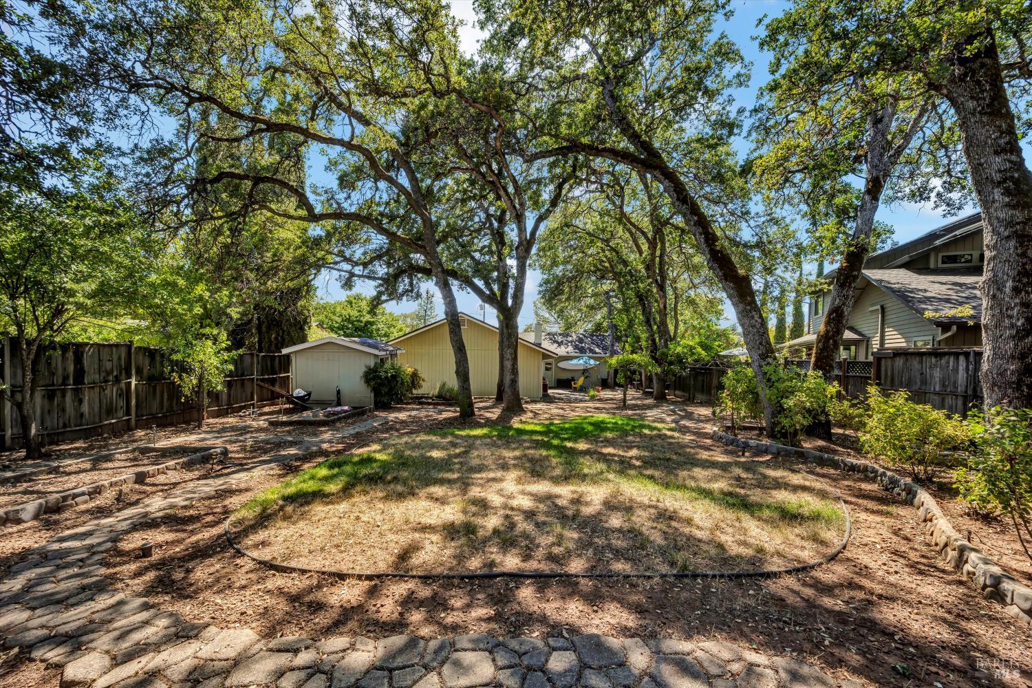 Detail Gallery Image 21 of 27 For 18682 N Shore Dr, Hidden Valley Lake,  CA 95467 - 2 Beds | 2 Baths