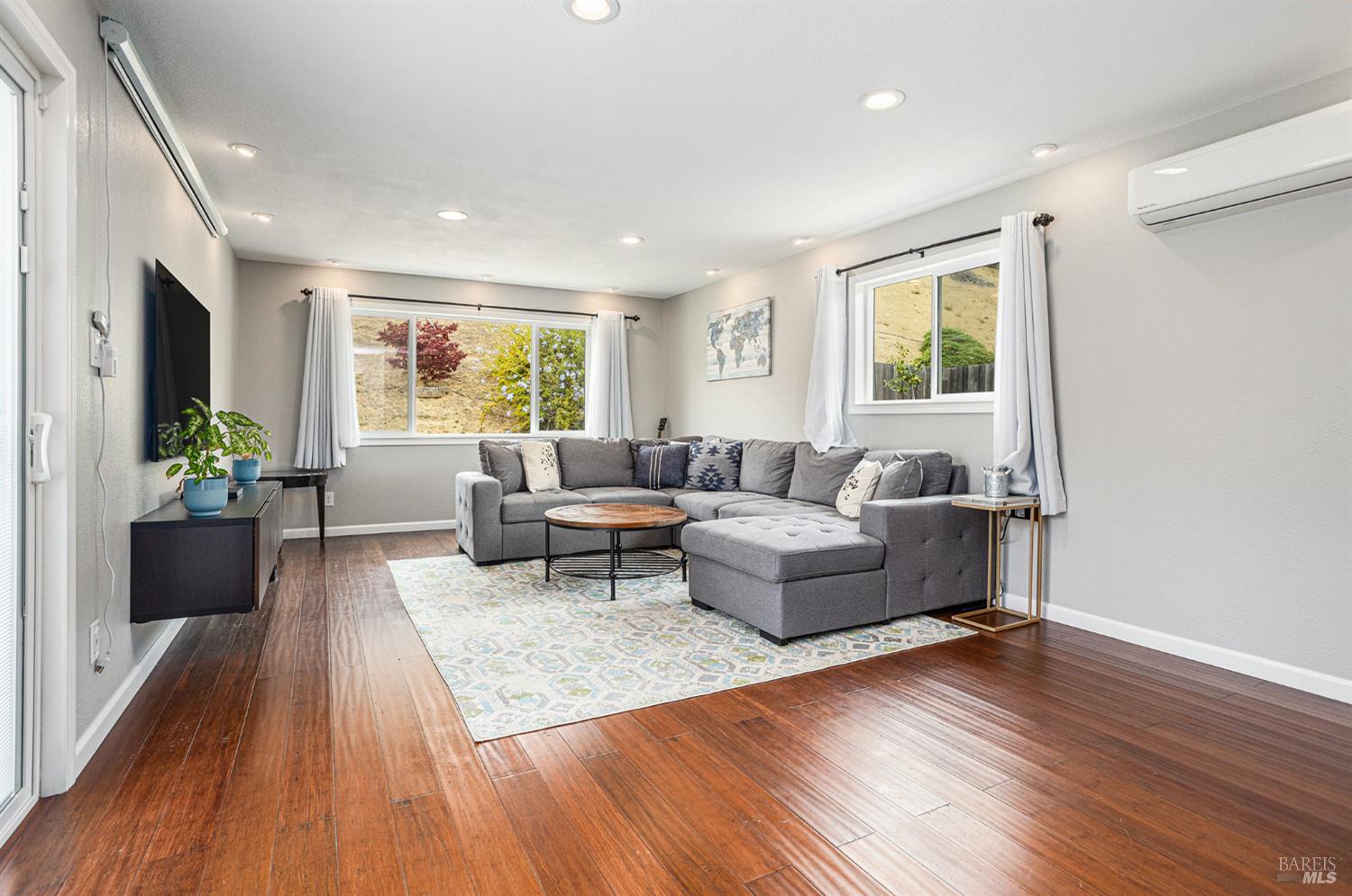Detail Gallery Image 14 of 29 For 100 Bear Cove Ct, Vallejo,  CA 94591 - 3 Beds | 2/1 Baths