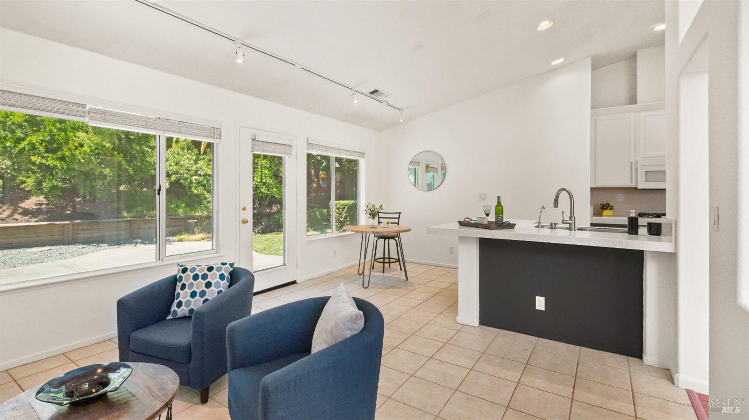 Detail Gallery Image 12 of 53 For 330 Crow Canyon Ct, Vacaville,  CA 95688 - 4 Beds | 2 Baths