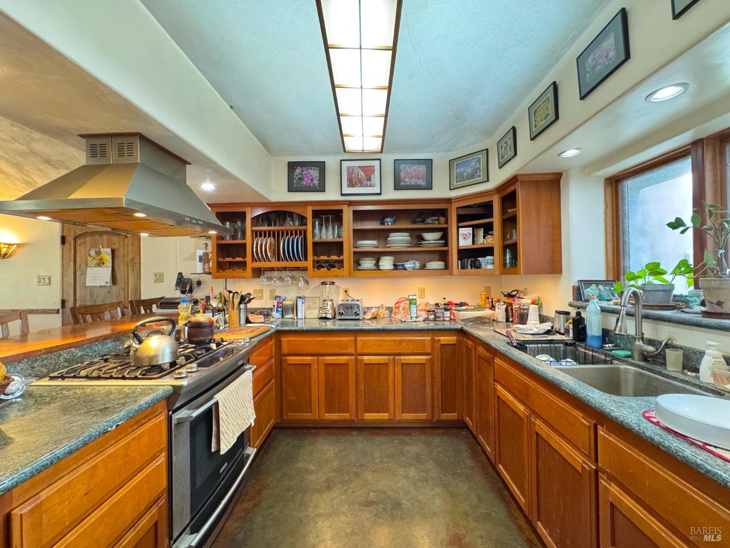 Detail Gallery Image 9 of 47 For 2980 Flat Rock Rd, Garberville,  CA 95542 - 3 Beds | 2 Baths