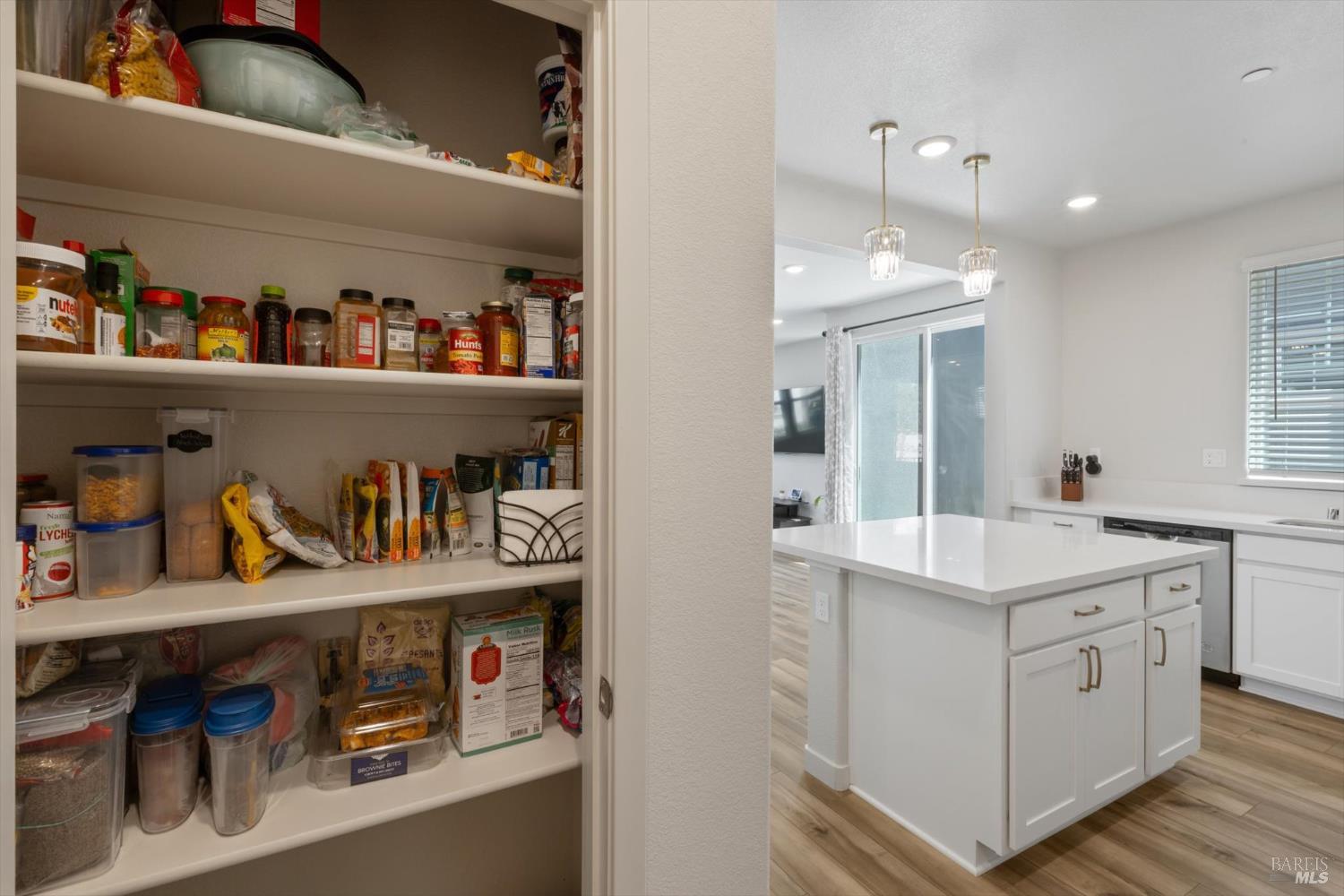 Detail Gallery Image 7 of 33 For 128 Clownfish St, Suisun City,  CA 94585 - 3 Beds | 2/1 Baths