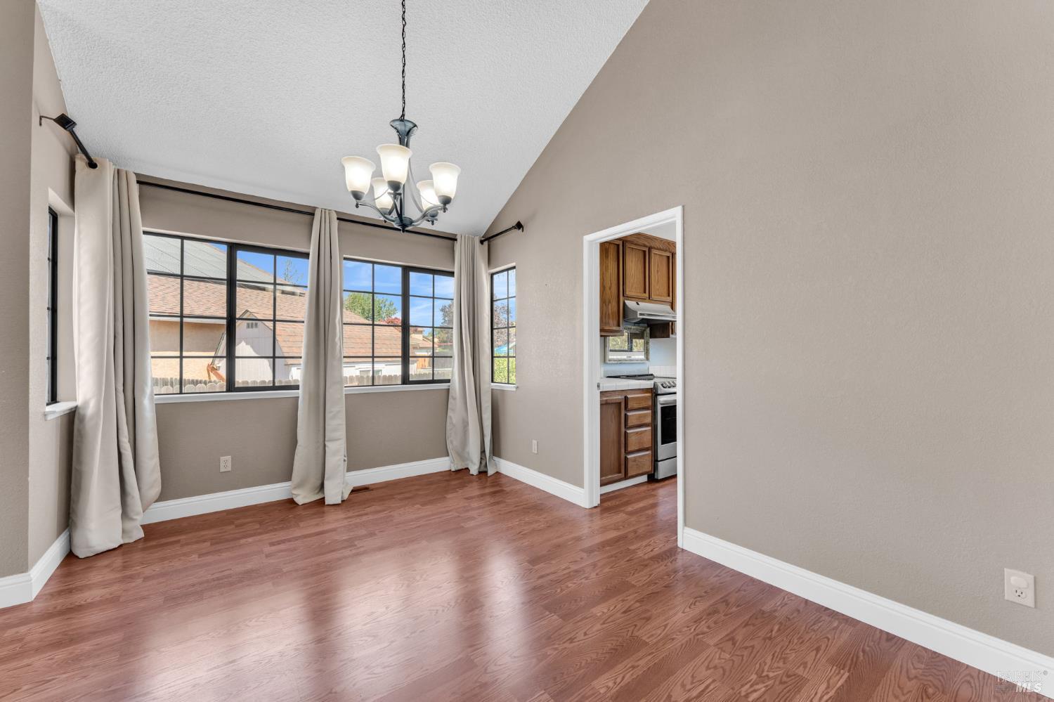 Detail Gallery Image 11 of 68 For 2924 Balsam Ct, Fairfield,  CA 94533 - 4 Beds | 3 Baths