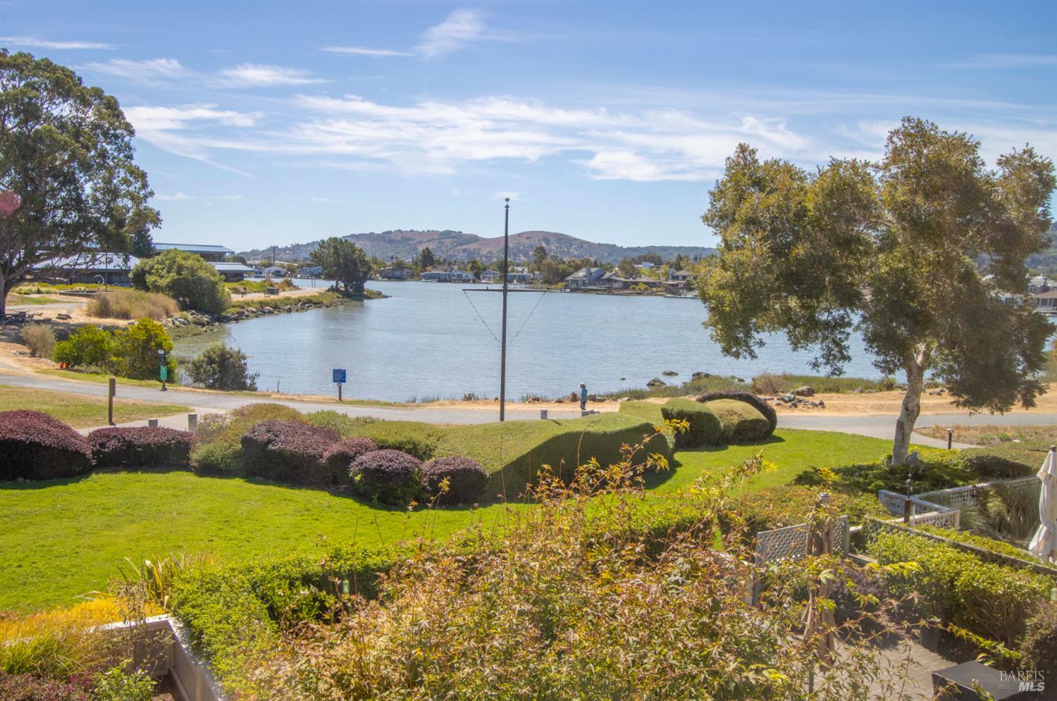 Detail Gallery Image 18 of 46 For 47 Elizabeth Cir, Greenbrae,  CA 94904 - 3 Beds | 2/1 Baths
