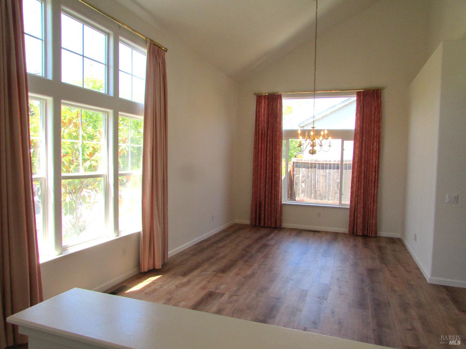 Detail Gallery Image 6 of 29 For 184 El Encanto Way, Santa Rosa,  CA 95409 - – Beds | – Baths
