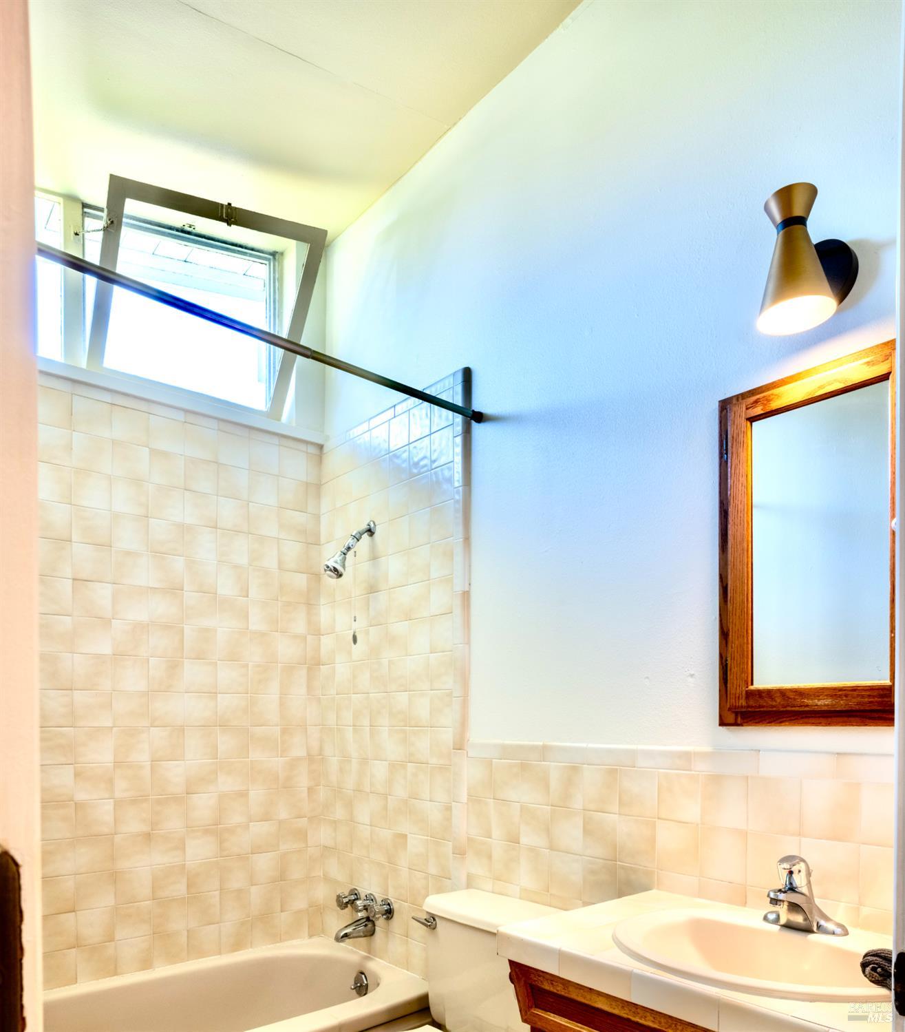 Detail Gallery Image 13 of 17 For 15533 Maplewood Dr, Sonoma,  CA 95476 - 3 Beds | 2 Baths