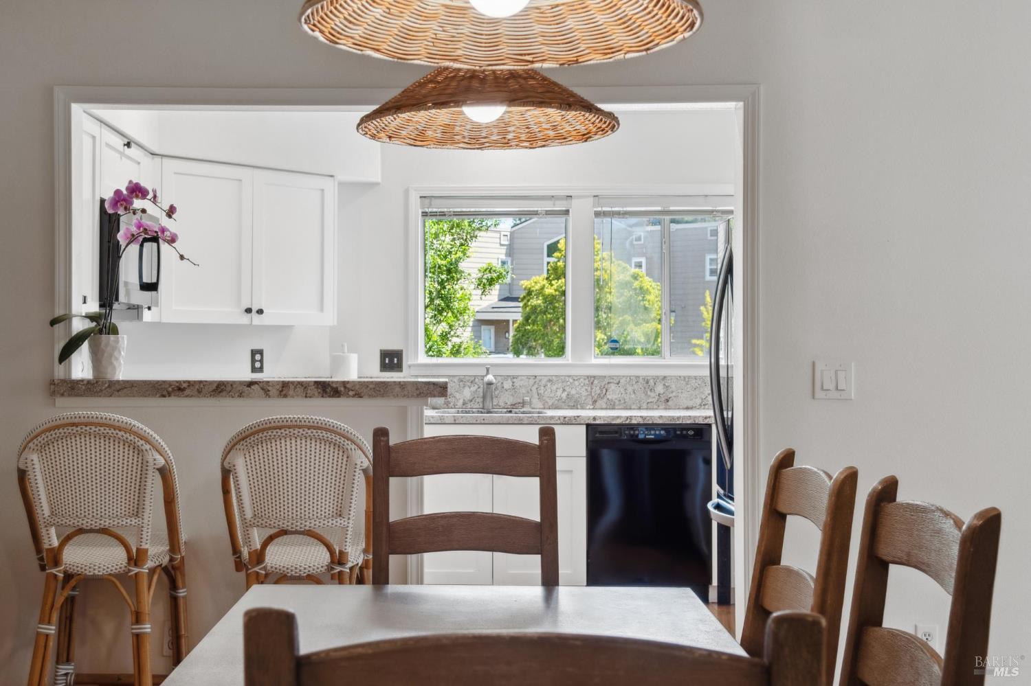 Detail Gallery Image 12 of 37 For 34 Creekside Ct, Corte Madera,  CA 94925 - 2 Beds | 2 Baths