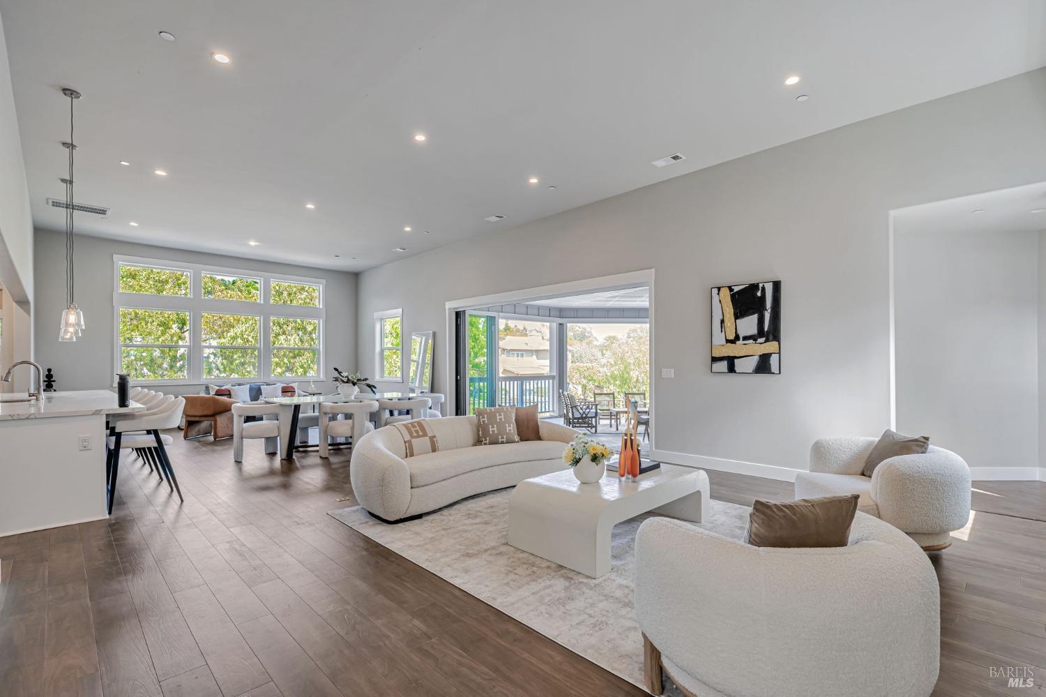 Detail Gallery Image 5 of 59 For 12 Rose Ct, Novato,  CA 94945 - 4 Beds | 4/1 Baths