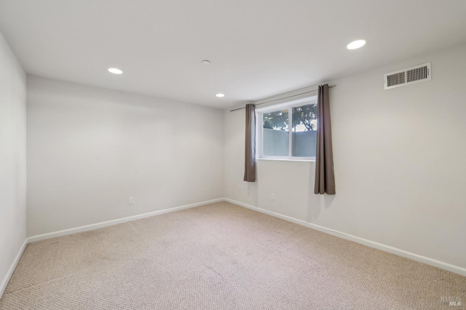 Detail Gallery Image 18 of 35 For 2717 10th St, San Pablo,  CA 94806 - 3 Beds | 2/1 Baths