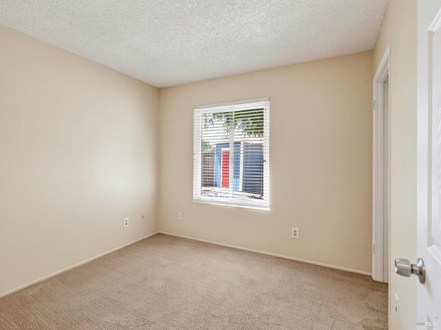 Detail Gallery Image 13 of 34 For 405 Simi Pl, Santa Rosa,  CA 95409 - 3 Beds | 2 Baths