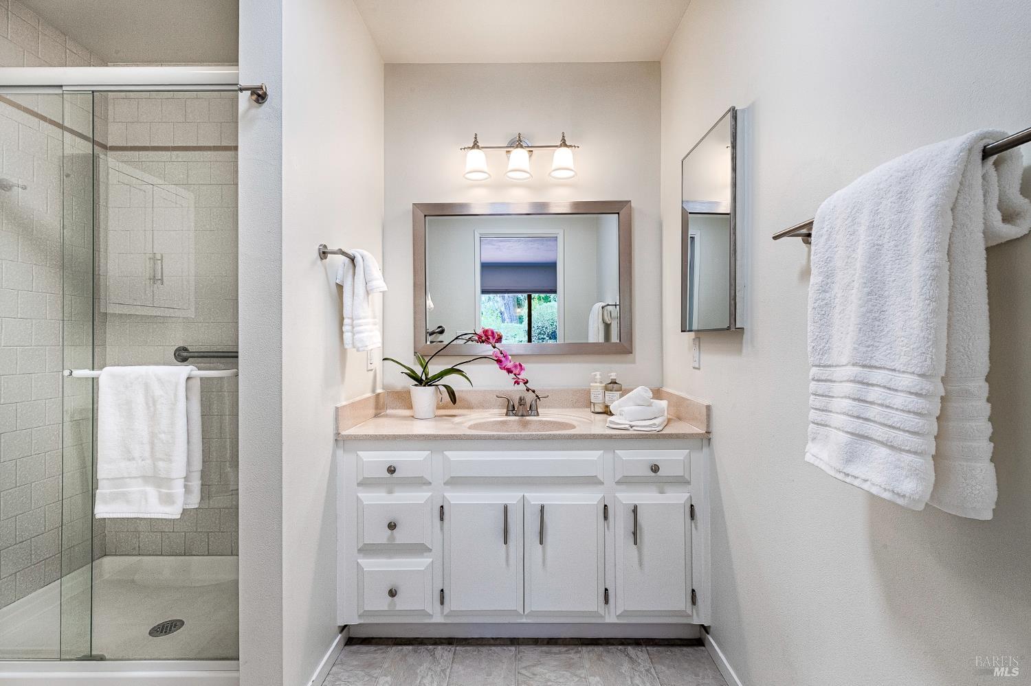 Detail Gallery Image 5 of 61 For 8850 Oak Trail Dr, Santa Rosa,  CA 95409 - 2 Beds | 2 Baths