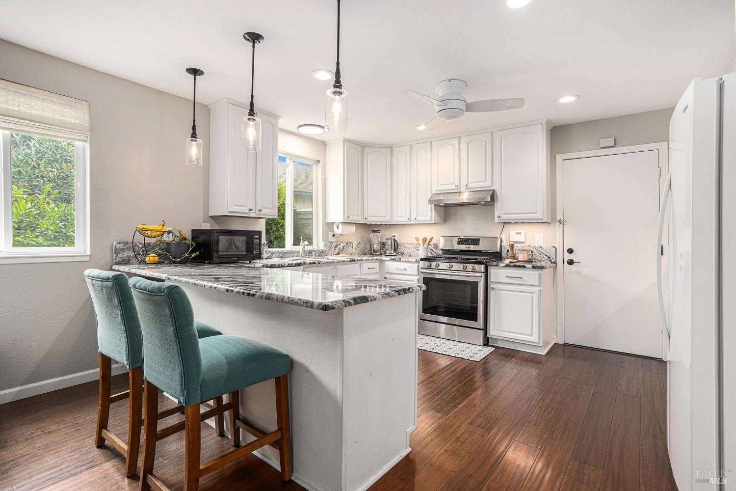 Detail Gallery Image 11 of 29 For 100 Bear Cove Ct, Vallejo,  CA 94591 - 3 Beds | 2/1 Baths