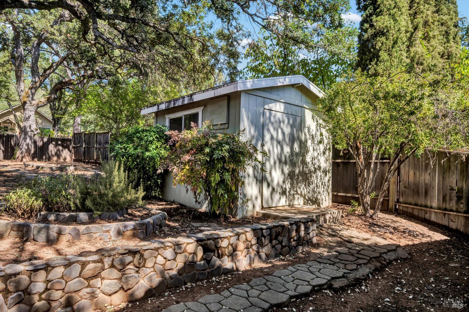 Detail Gallery Image 22 of 27 For 18682 N Shore Dr, Hidden Valley Lake,  CA 95467 - 2 Beds | 2 Baths