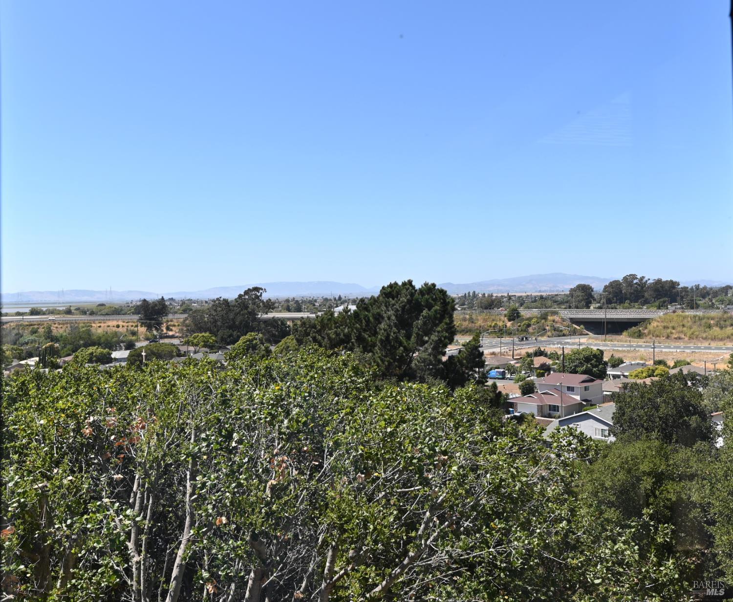 Detail Gallery Image 13 of 40 For 135 Pecan Ct, Vallejo,  CA 94589 - 4 Beds | 3 Baths