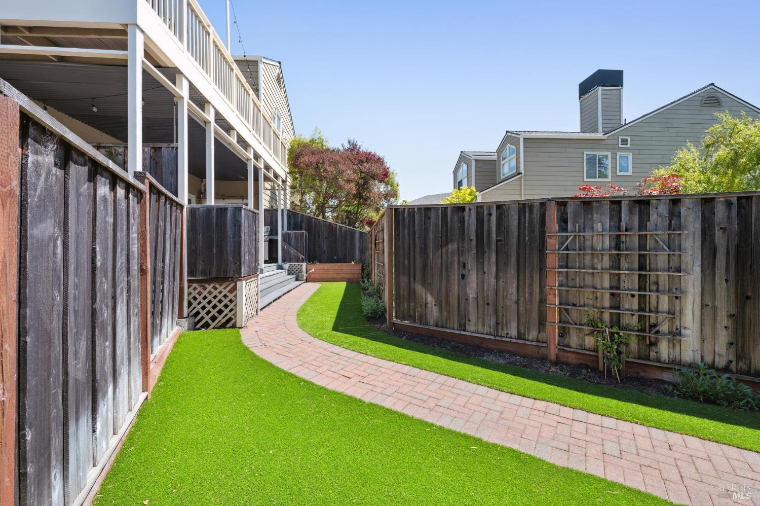 Detail Gallery Image 28 of 37 For 34 Creekside Ct, Corte Madera,  CA 94925 - 2 Beds | 2 Baths