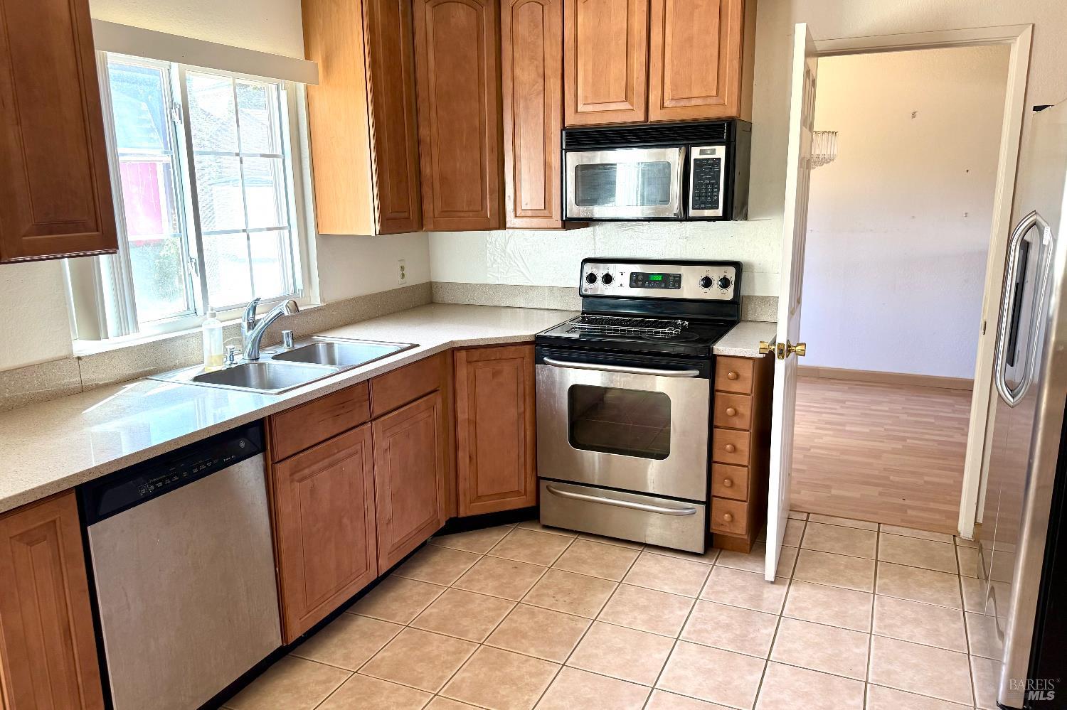 Detail Gallery Image 8 of 17 For 905 Canada Goose Dr, Suisun City,  CA 94585 - 4 Beds | 2/1 Baths