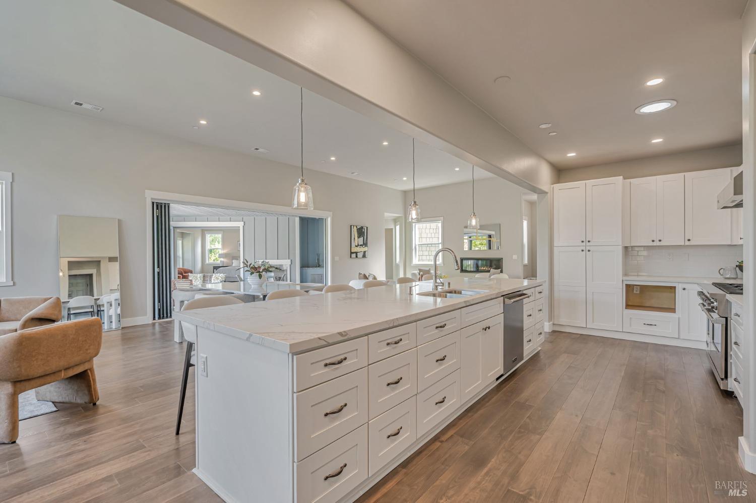 Detail Gallery Image 12 of 59 For 12 Rose Ct, Novato,  CA 94945 - 4 Beds | 4/1 Baths