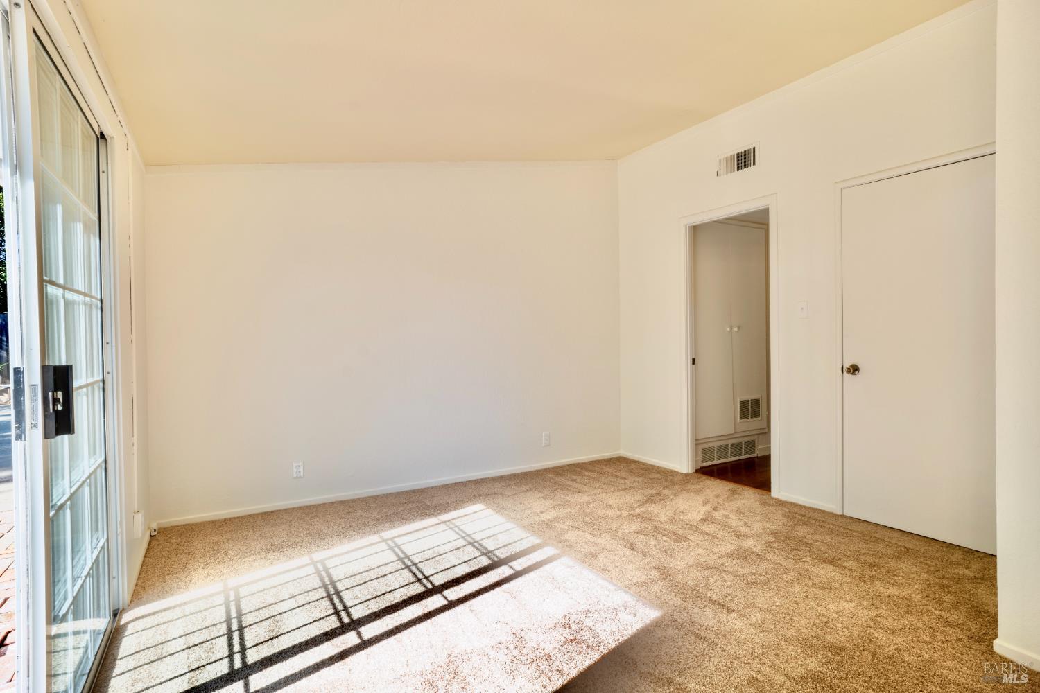 Detail Gallery Image 11 of 17 For 15533 Maplewood Dr, Sonoma,  CA 95476 - 3 Beds | 2 Baths