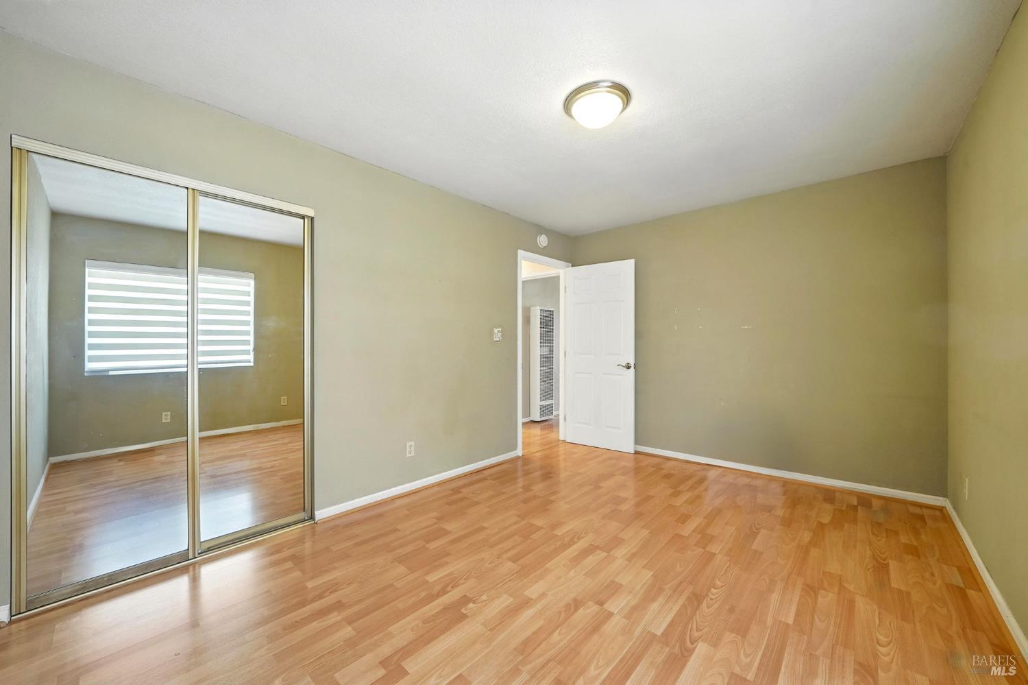 Detail Gallery Image 13 of 26 For 1381 63rd Ave, Oakland,  CA 94621 - 2 Beds | 1 Baths