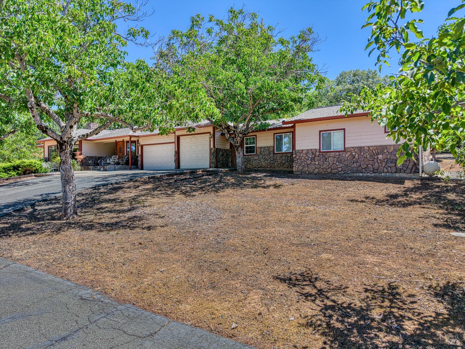 Detail Gallery Image 5 of 71 For 8700 Red Hills Rd, Kelseyville,  CA 95451 - 5 Beds | 3 Baths
