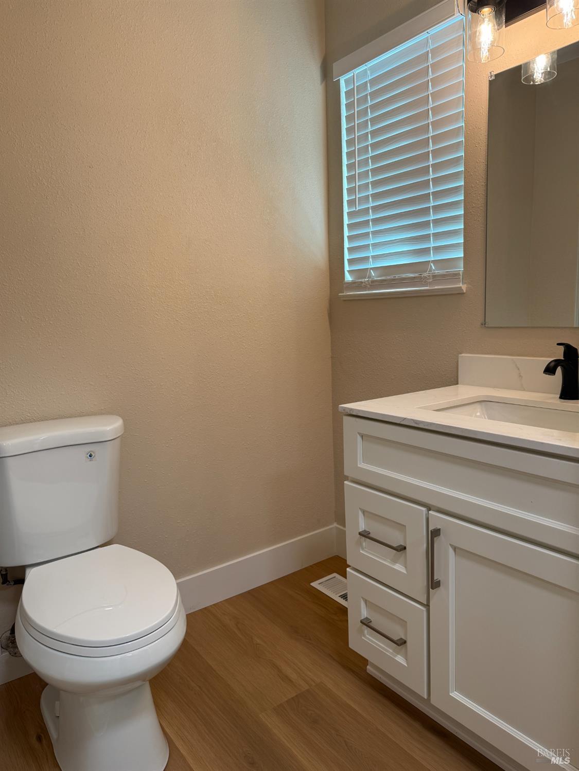 Detail Gallery Image 10 of 14 For 101 Mckinley Cir, Vacaville,  CA 95687 - 3 Beds | 2 Baths