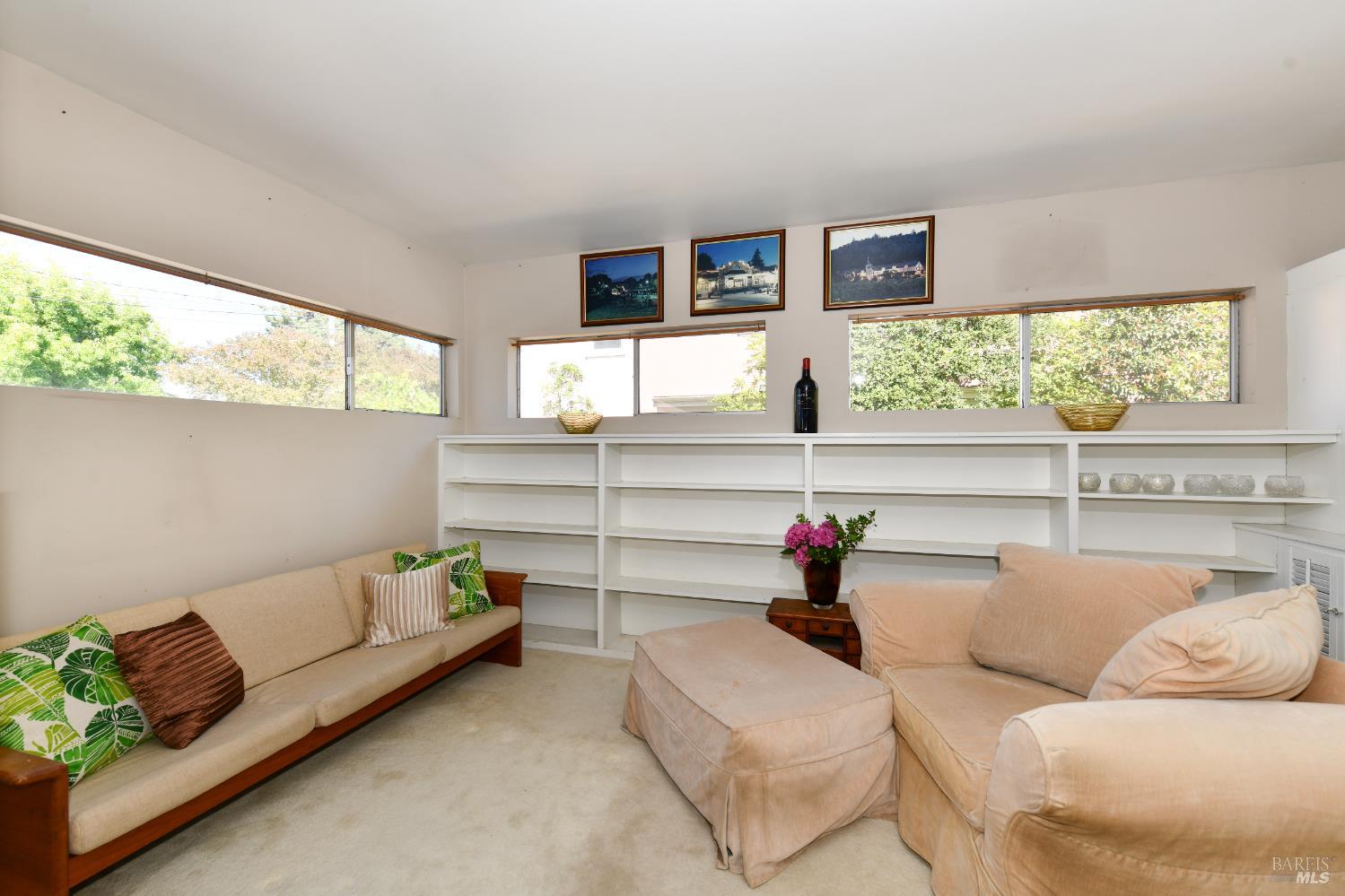 Detail Gallery Image 9 of 74 For 1545 Oak St, Napa,  CA 94559 - 2 Beds | 2 Baths
