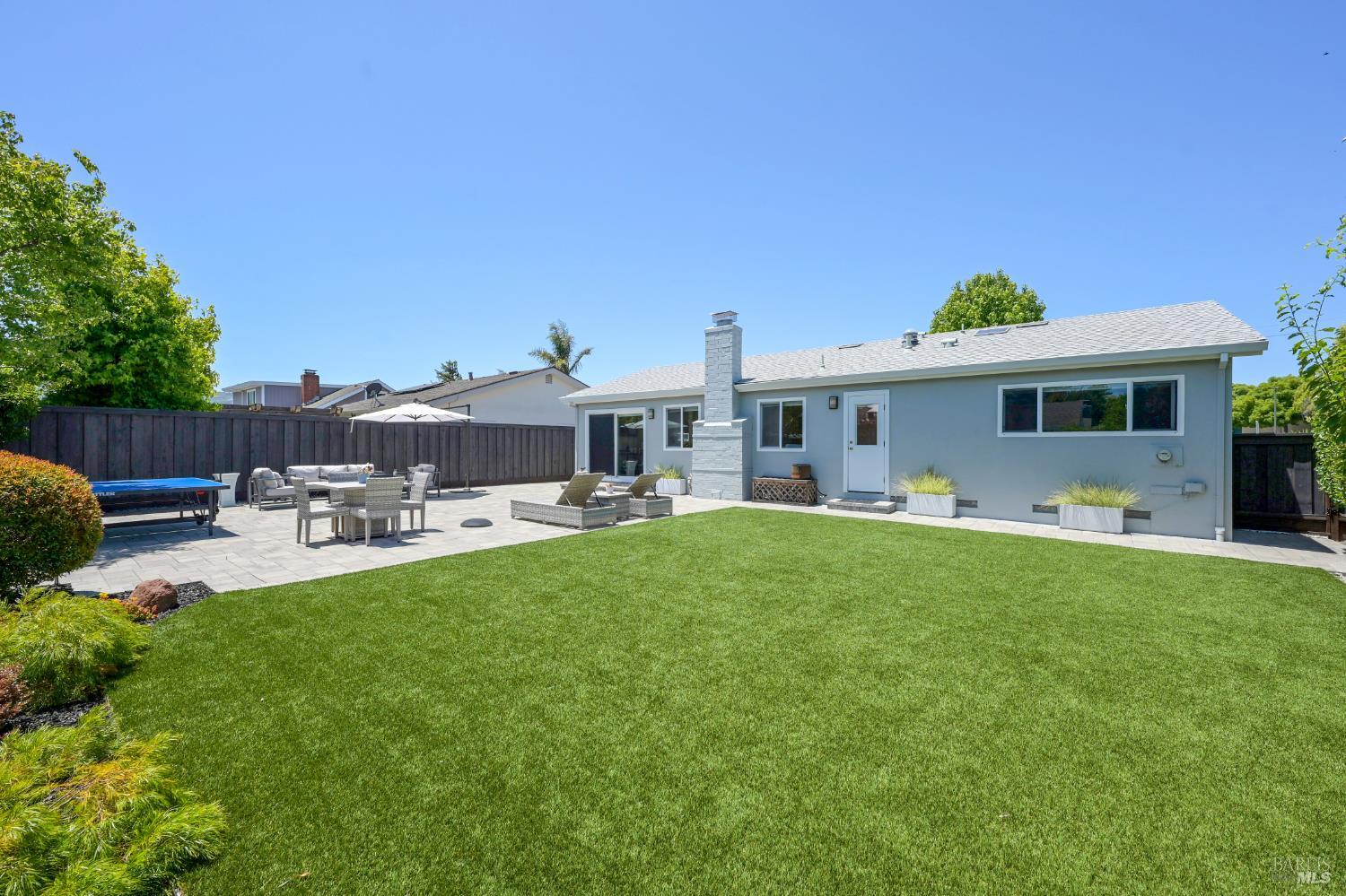 Detail Gallery Image 31 of 33 For 38 San Ramon Way, Novato,  CA 94945 - 3 Beds | 2 Baths