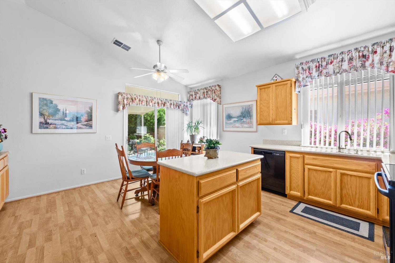 Detail Gallery Image 16 of 45 For 348 Trellis Ln, Vacaville,  CA 95687 - 2 Beds | 2 Baths