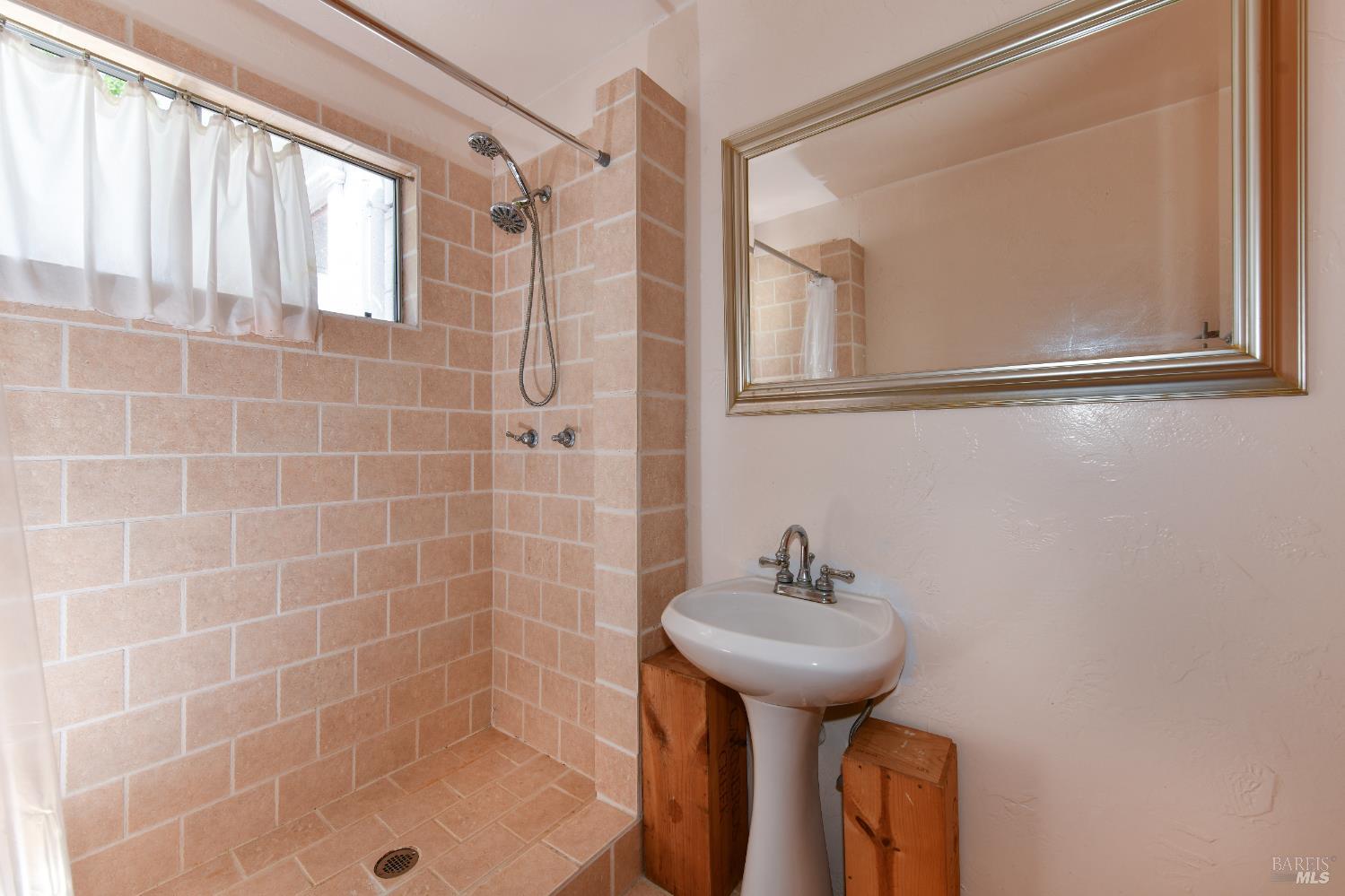 Detail Gallery Image 22 of 74 For 1545 Oak St, Napa,  CA 94559 - 2 Beds | 2 Baths