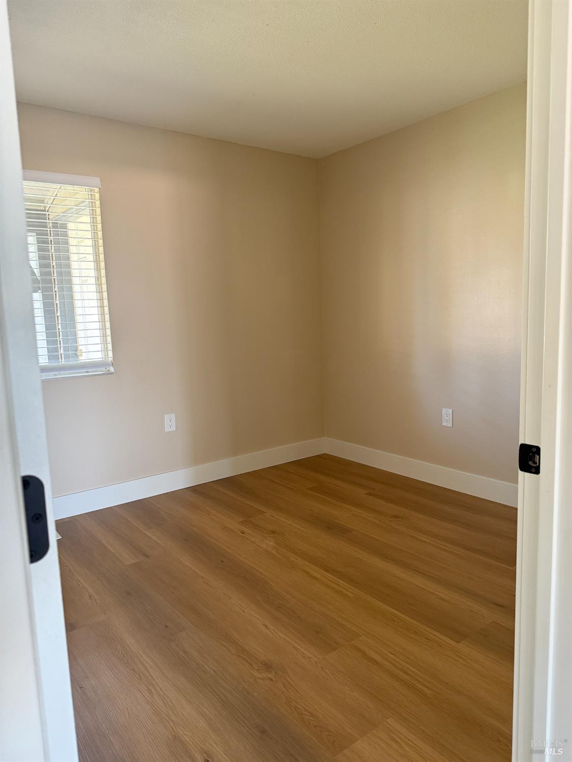 Detail Gallery Image 6 of 14 For 101 Mckinley Cir, Vacaville,  CA 95687 - 3 Beds | 2 Baths
