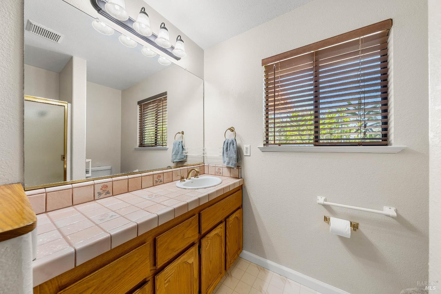 Detail Gallery Image 22 of 71 For 8700 Red Hills Rd, Kelseyville,  CA 95451 - 5 Beds | 3 Baths