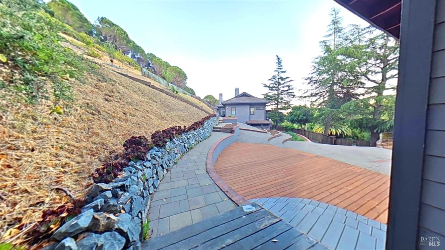 Detail Gallery Image 33 of 42 For 174 Main Dr, San Rafael,  CA 94901 - 5 Beds | 2 Baths