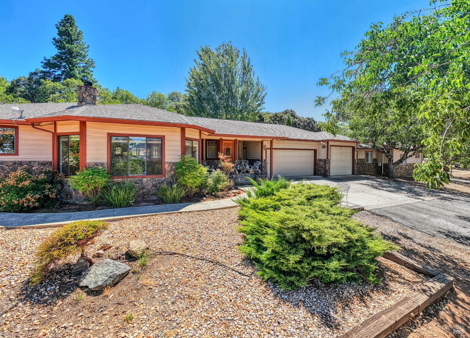 Detail Gallery Image 8 of 71 For 8700 Red Hills Rd, Kelseyville,  CA 95451 - 5 Beds | 3 Baths