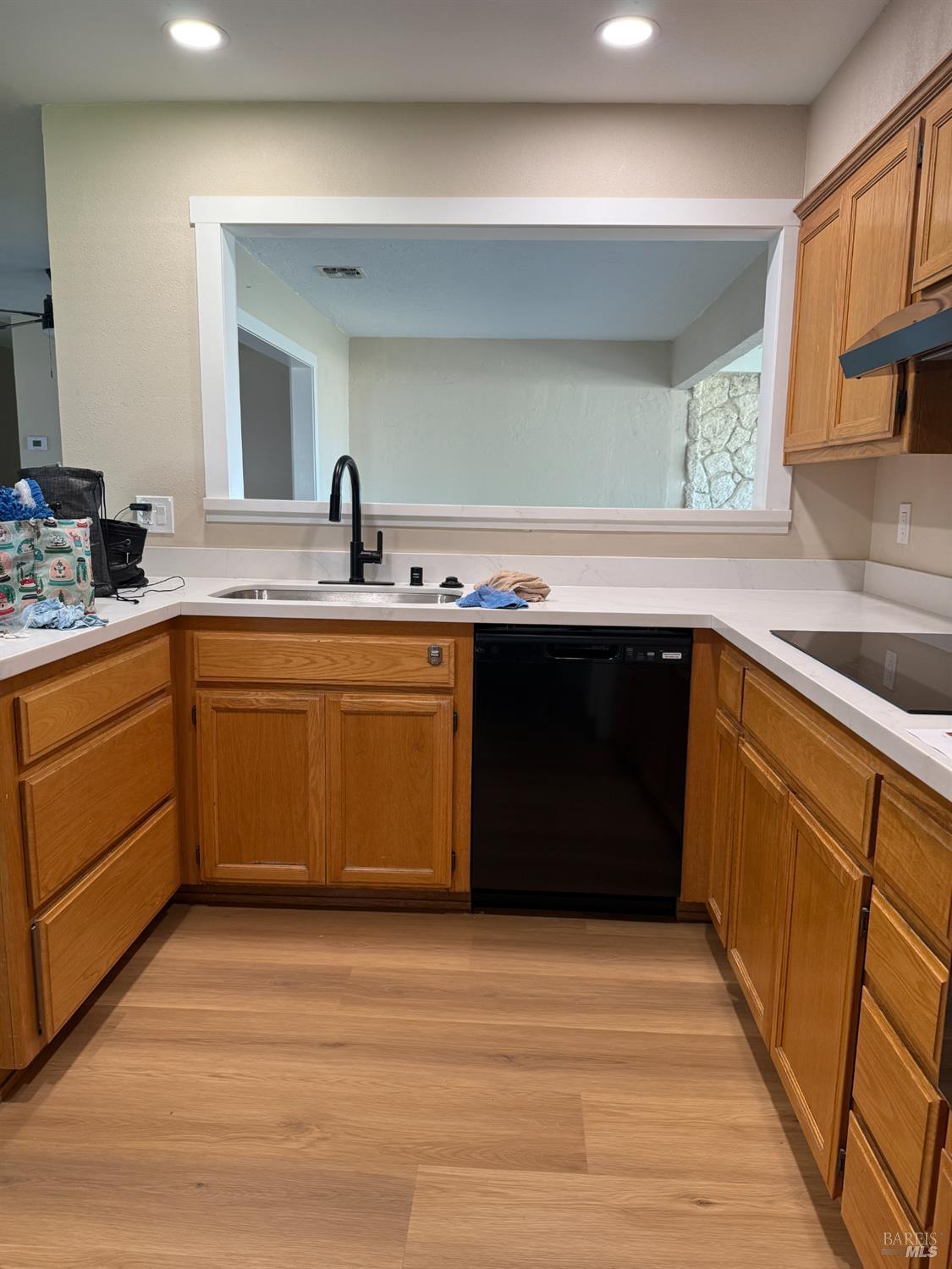 Detail Gallery Image 4 of 14 For 101 Mckinley Cir, Vacaville,  CA 95687 - 3 Beds | 2 Baths