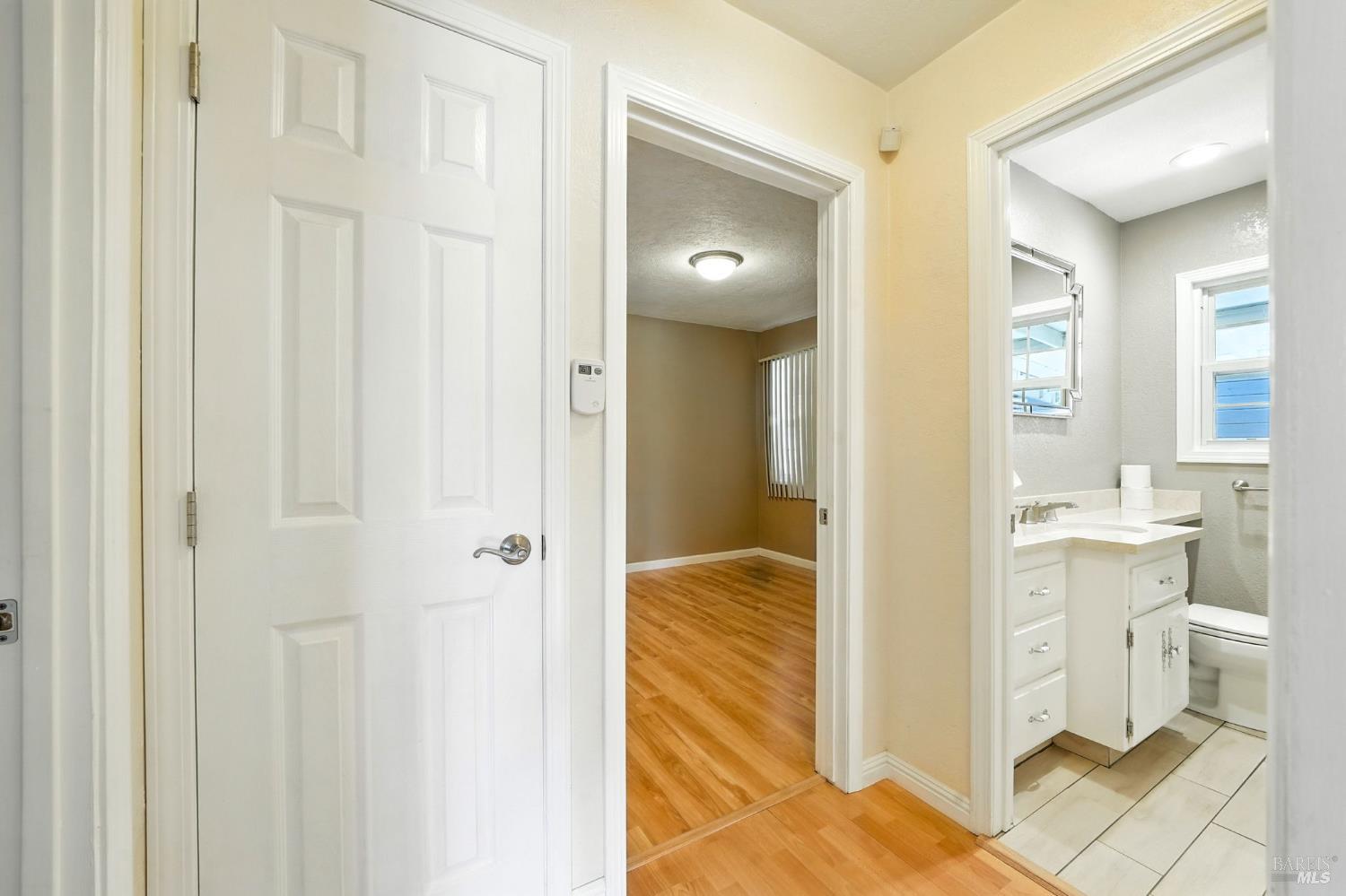 Detail Gallery Image 16 of 26 For 1381 63rd Ave, Oakland,  CA 94621 - 2 Beds | 1 Baths