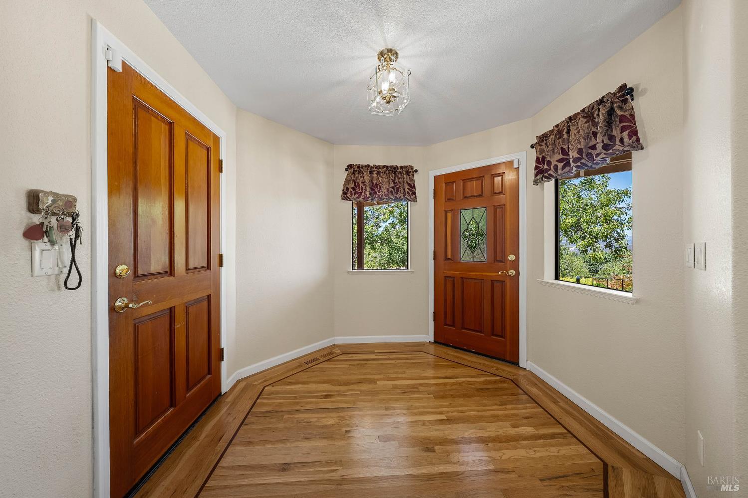 Detail Gallery Image 10 of 71 For 8700 Red Hills Rd, Kelseyville,  CA 95451 - 5 Beds | 3 Baths