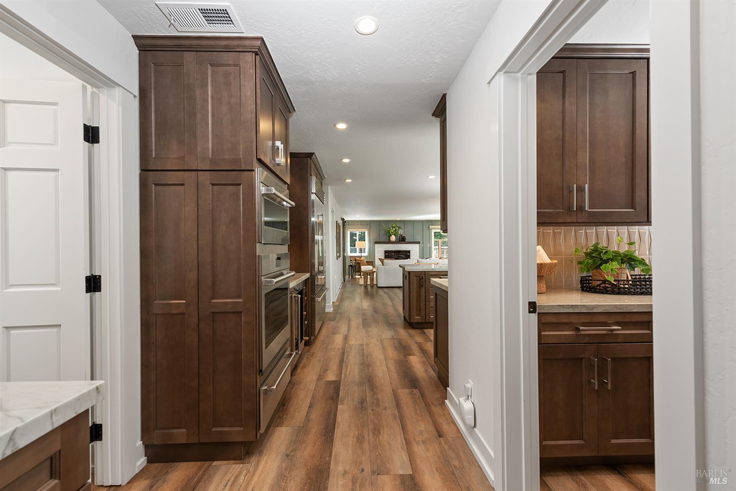 Detail Gallery Image 12 of 89 For 12675 Fiori Ln, Sebastopol,  CA 95472 - 4 Beds | 3/1 Baths