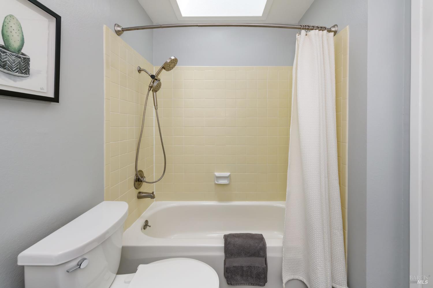 Detail Gallery Image 39 of 61 For 620 Elm Dr, Petaluma,  CA 94952 - 5 Beds | 2/1 Baths